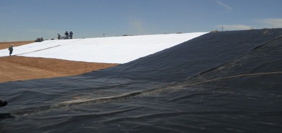 composite geomembraneconstruction method